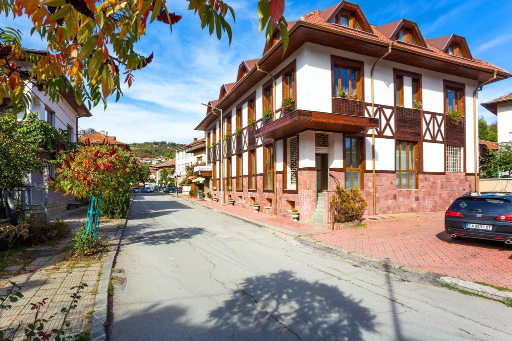 Family Hotel Teteven Luaran gambar