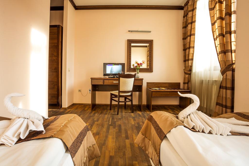 Family Hotel Teteven Luaran gambar