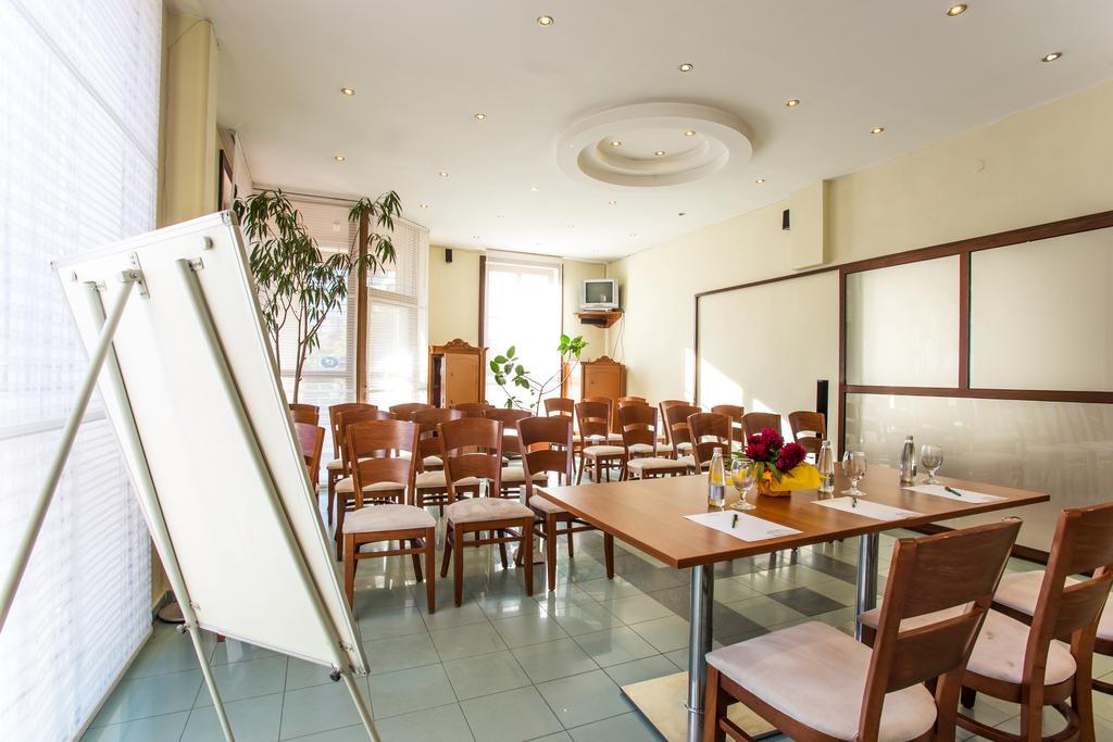 Family Hotel Teteven Luaran gambar