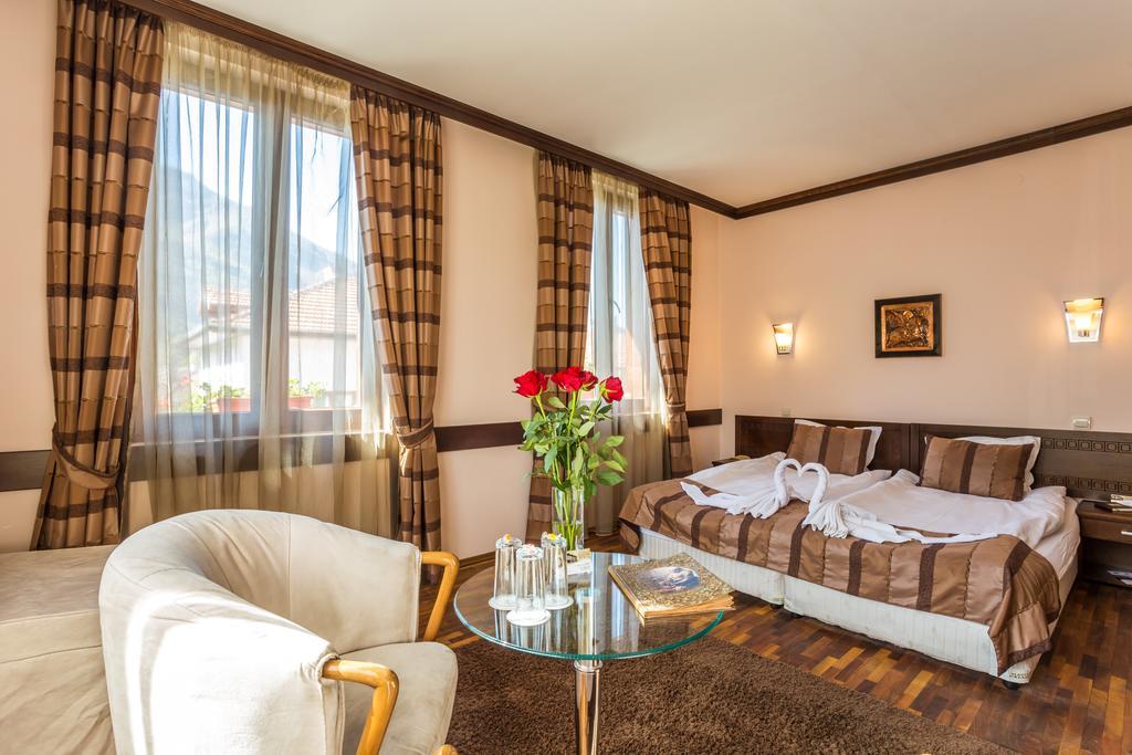 Family Hotel Teteven Luaran gambar