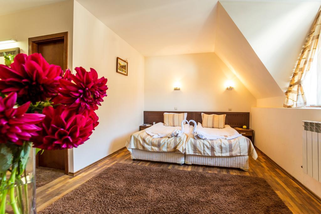 Family Hotel Teteven Luaran gambar