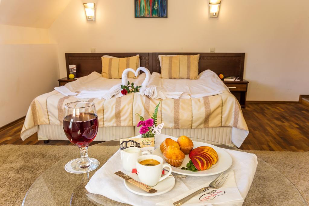 Family Hotel Teteven Luaran gambar