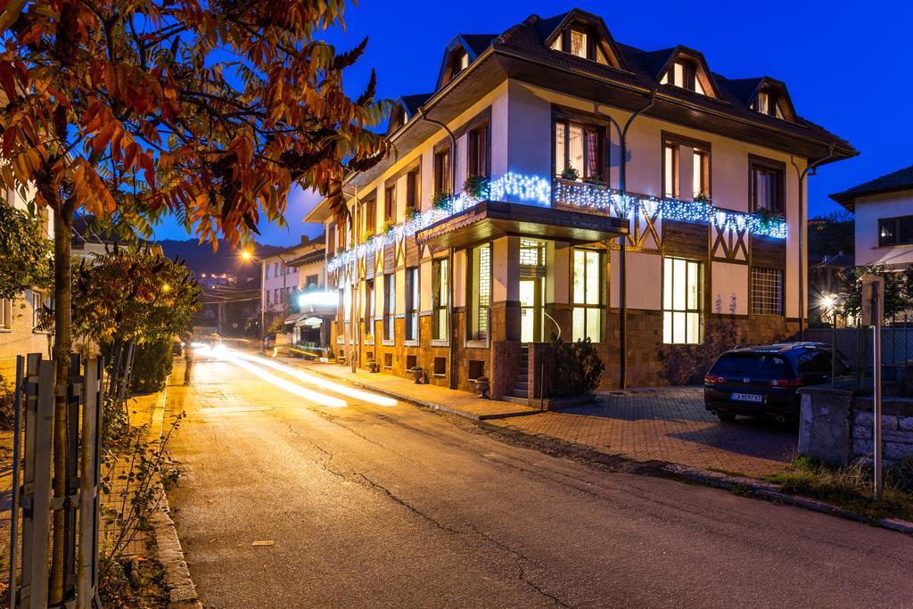 Family Hotel Teteven Luaran gambar