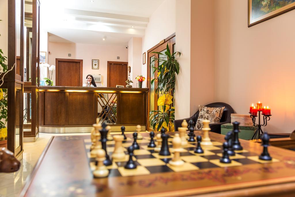 Family Hotel Teteven Luaran gambar
