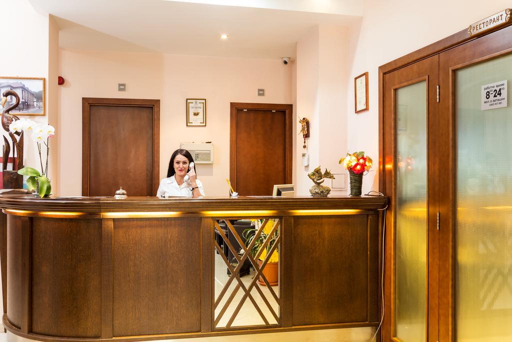 Family Hotel Teteven Luaran gambar