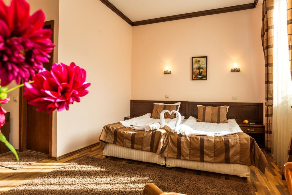 Family Hotel Teteven Luaran gambar