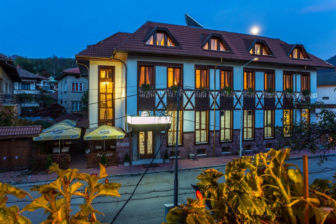 Family Hotel Teteven Luaran gambar